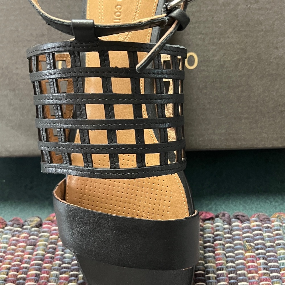 Cushioned sole sandals, NWOT - Picture 2 of 5